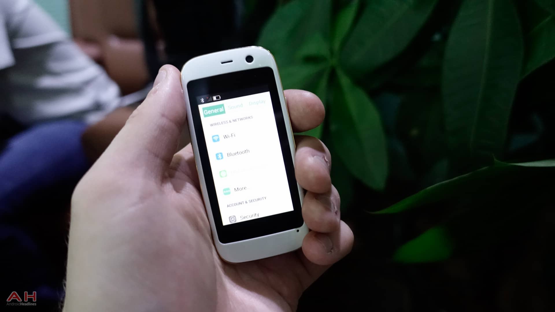 Elephone-tiny-phone-AH-12.jpg